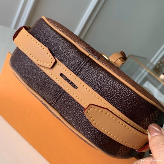 Affordable PETITE Louis CHAPEAU Vuitton BOITE 0814